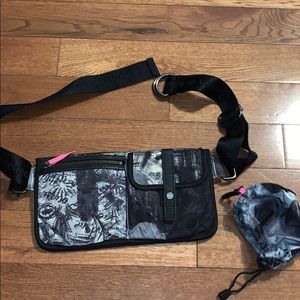 Rare Lululemon Athleta dog walker fanny pack black
